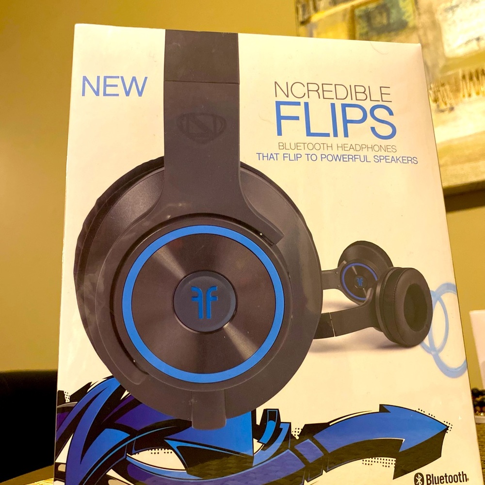 BRAND NEW - NCREDIBLE FIP BLUETOOTH HEADPHONES THAT TURN INTO SPEAKERS